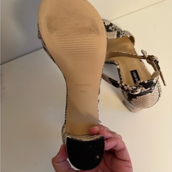 Nine West Black and Cream Snakeskin Heels with Ankle Strap size 10 New in box - Picture 6 of 7